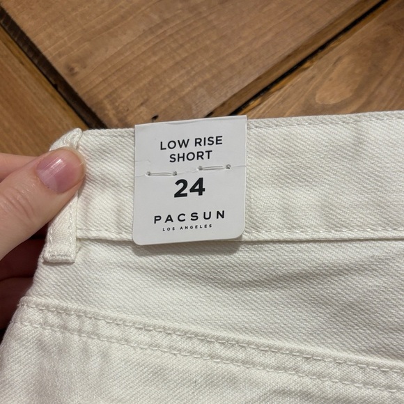 PacSun White Frayed Hem Low Rise Shorts Size 24 - Picture 3 of 3